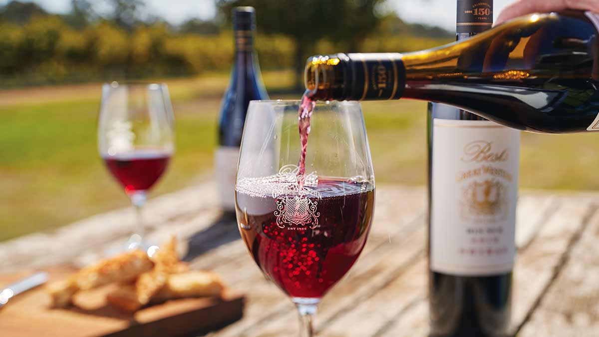 serving-red-wine-over-summer